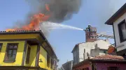 Odunpazarı'nda Ahşap İşletmede Yangın: 5 Kişi Dumandan Etkilendi