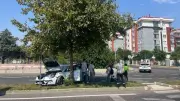 Tekirdağ Çorlu'da U dönüşü kazası: Otomobil refüje çıktı