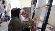 Van Büyükşehir'in kilim kursunda kadınlar geleceğe dokunuyor