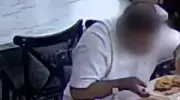Yemeğine kılını atıp hesabı ödemek istemedi: Kamerada ortaya çıktı