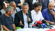 Özgür Özel Güvenpark'ta şehit yakınları ve gazilere destek verdi
