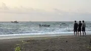 Zonguldak'ta denize giren 2 kişiden biri kurtarıldı, diğeri aranıyor